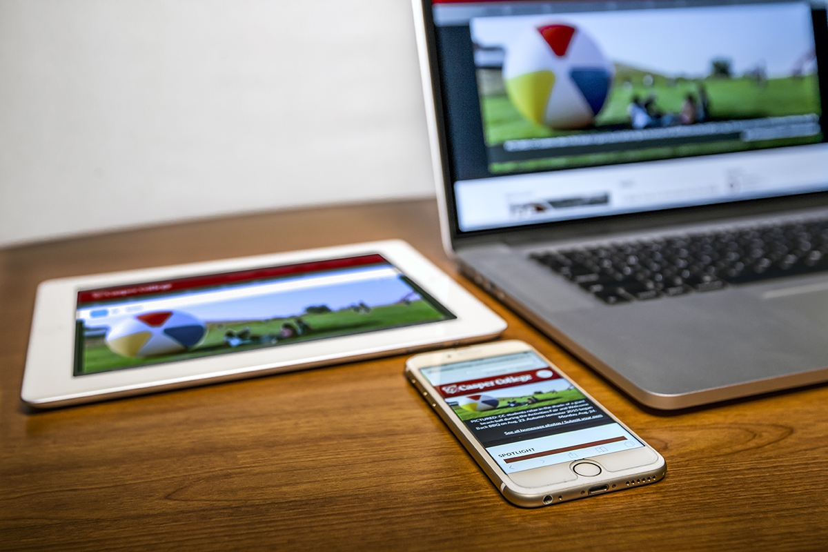 website-responsive-devices Several electronics displaying the Casper College front page.