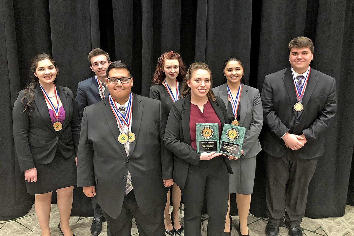 Photo of 2018-2019 Casper College Forensics Team.