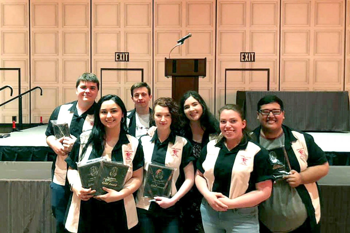 Photo of Casper College Forensics team at nationals.