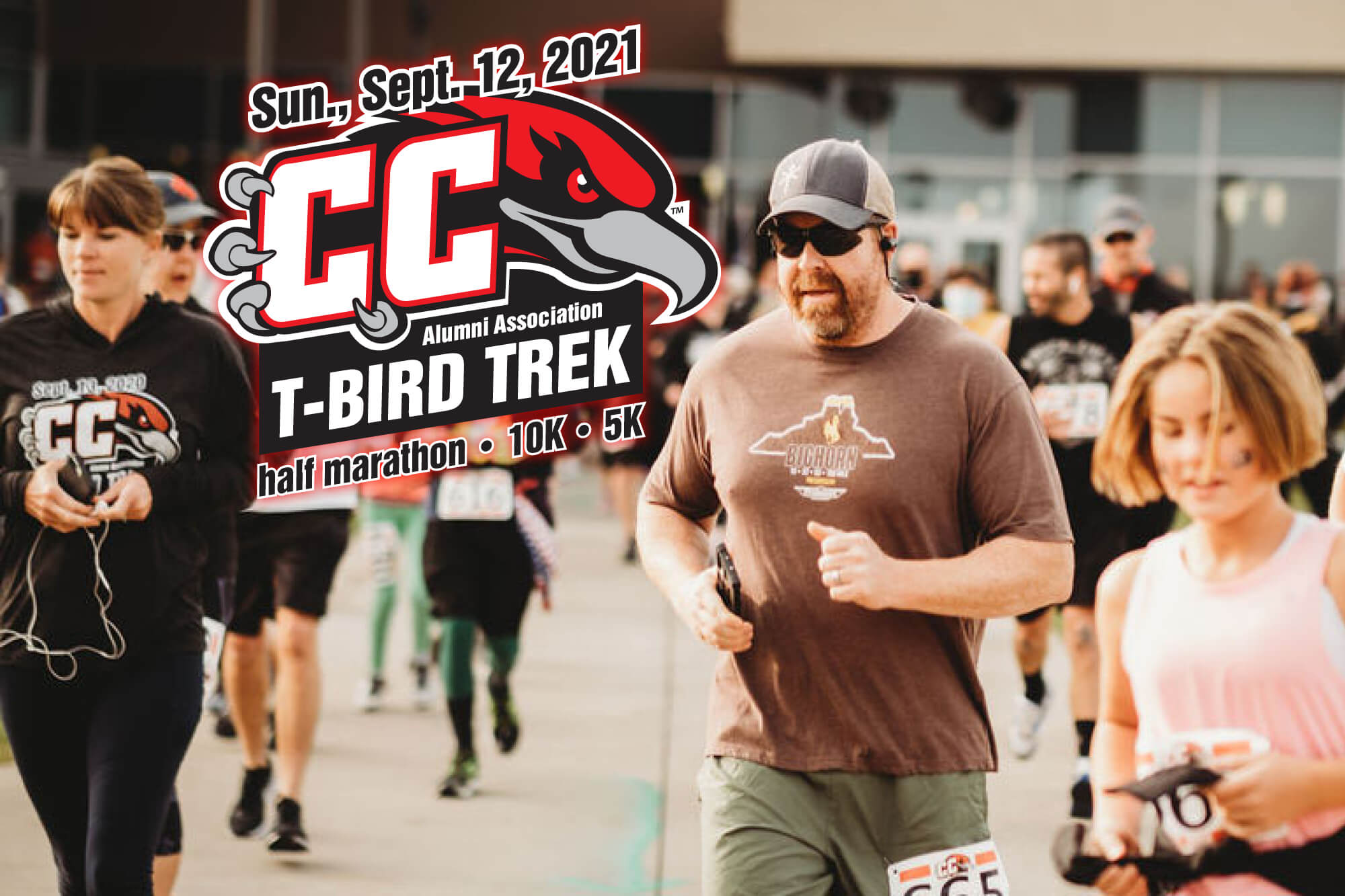 t-bird-trek-2021 Group of people of various ages starting a race