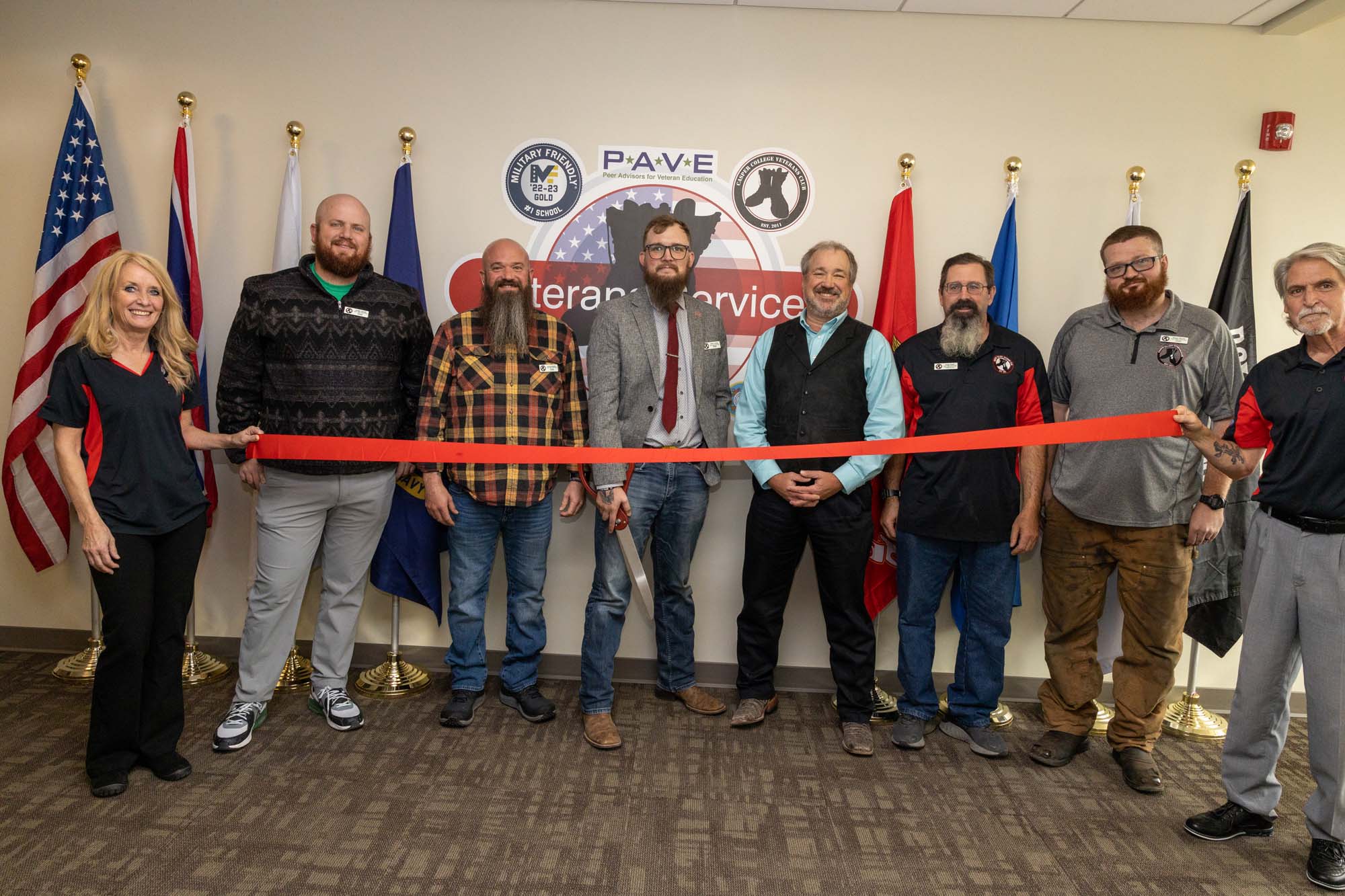 veterans and casper college employees performing ribbon cutting