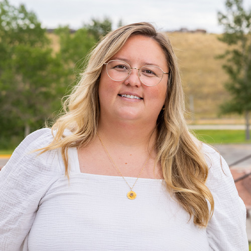Carli Holcomb headshot