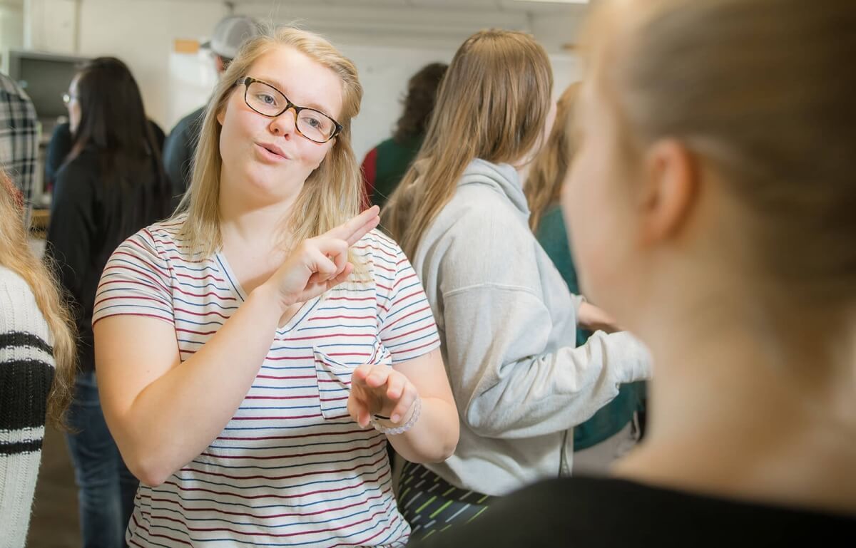 sign language students practicing
